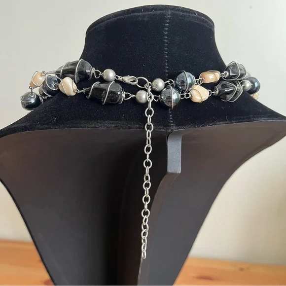 Vintage silver strand cage wired glass pearls, ceramic and acrylic necklace - Picture 5 of 8